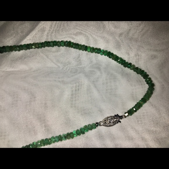 16 in Emeralds necklace with white gold clasp - Picture 2 of 8